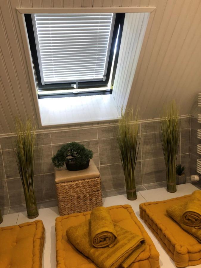 Grande Chambre Familiale Jaune Tout Bonnement Bien Putot-en-Auge Exterior photo