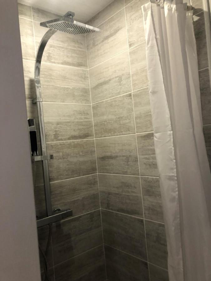 Grande Chambre Familiale Jaune Tout Bonnement Bien Putot-en-Auge Exterior photo