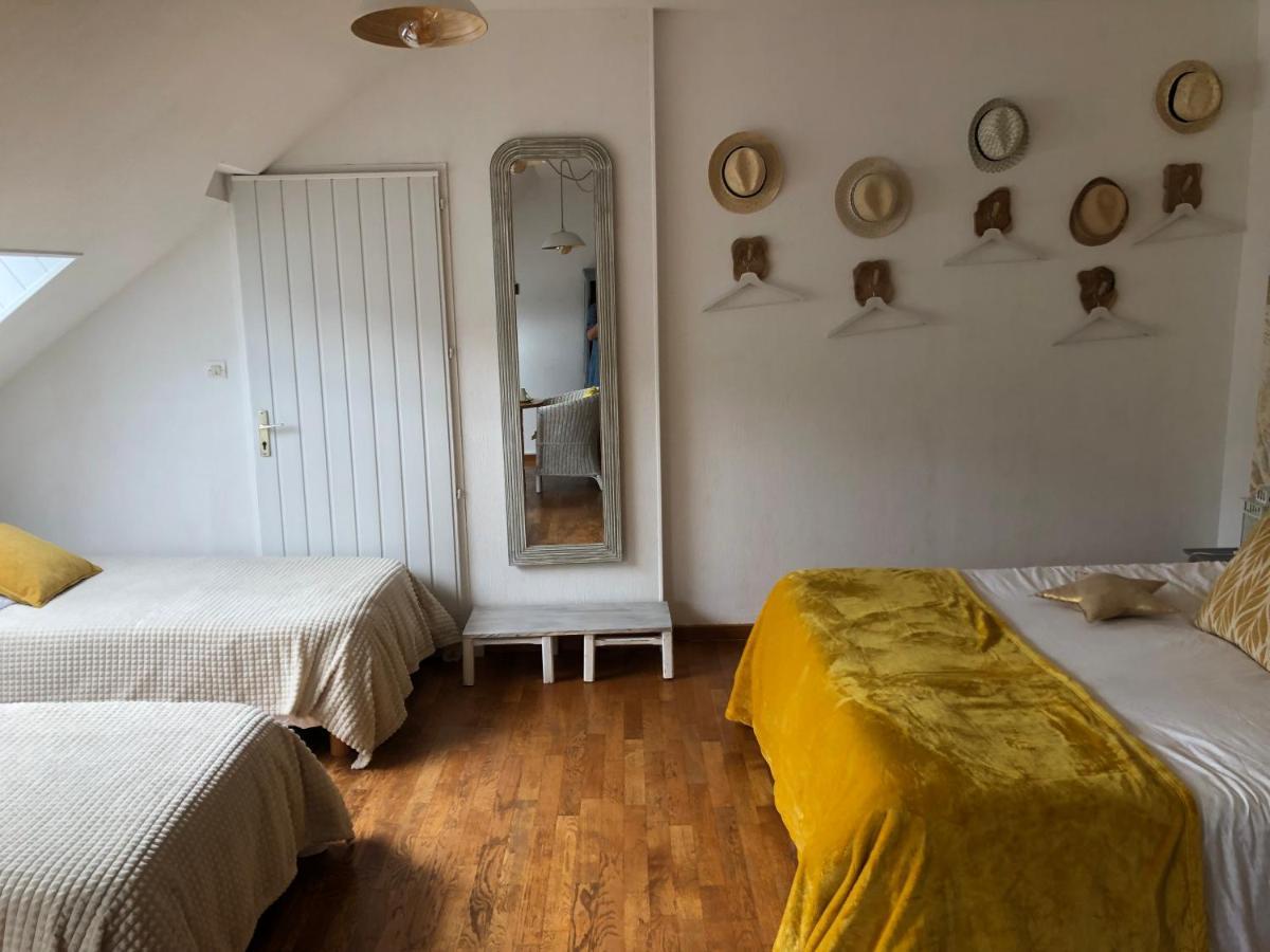 Grande Chambre Familiale Jaune Tout Bonnement Bien Putot-en-Auge Exterior photo